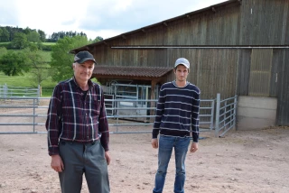 Grâce à ses pentes paillées avec raclage, le Gaec Loison économise de la paille !