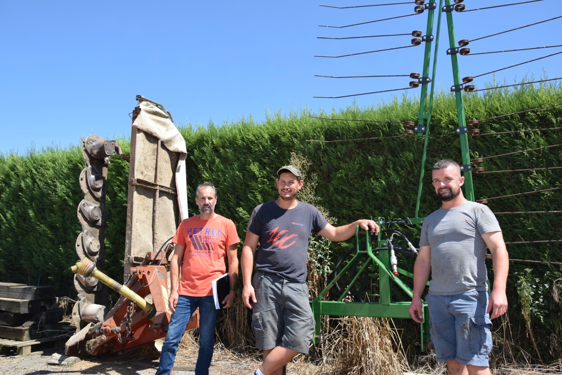 Des barres d’effarouchement devant les faucheuses pour sauver la vie du petit gibier 